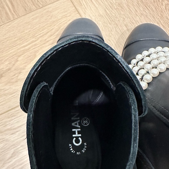 CHANEL Captoe Pearl Boots (35) - Picture 9 of 10
